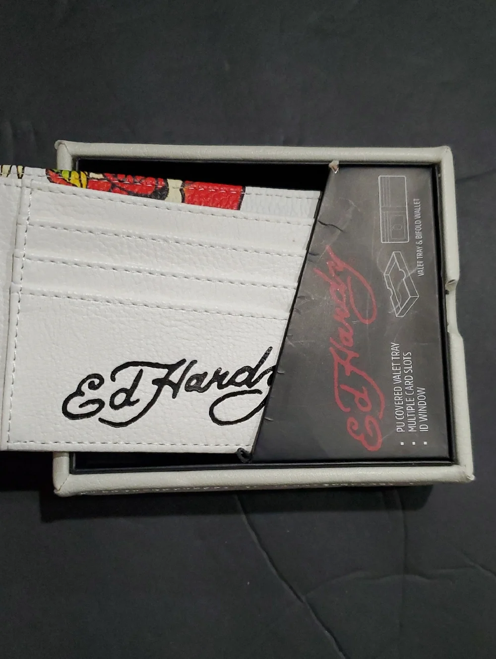 Ed Hardy white bifold wallet with Ed hardy‎ graphic pu covered padded valet tray